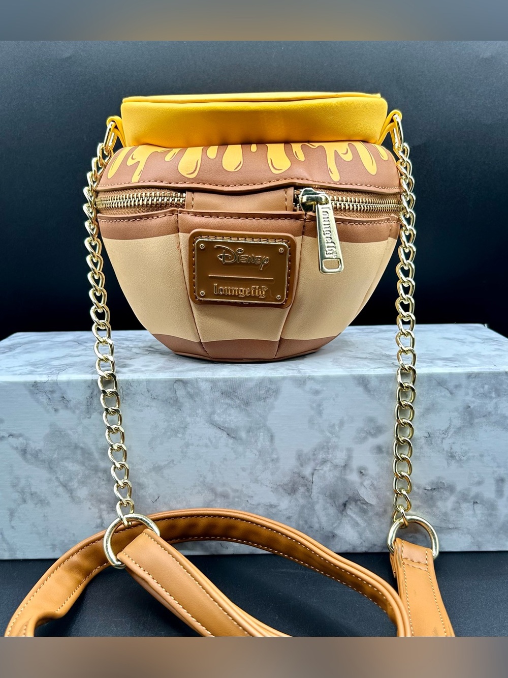 LOUNGEFLY DISNEY Winnie The Pooh Hunny Pot Figural Crossbody Bag.